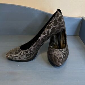 Donald J Pliner heels size 10